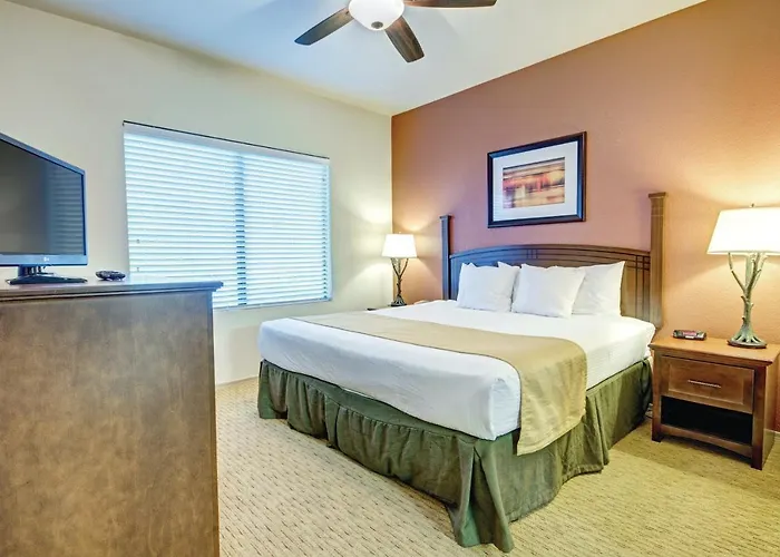 Hotel Raintree At South Mountain Preserve 3*
