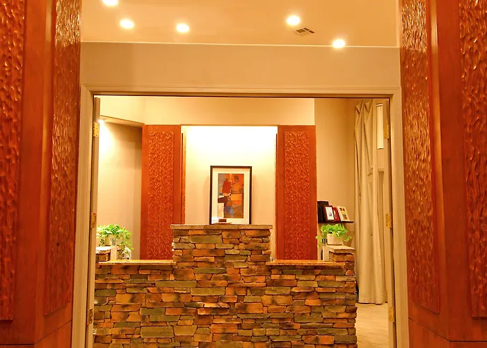Hotel Raintree At South Mountain Preserve 3*