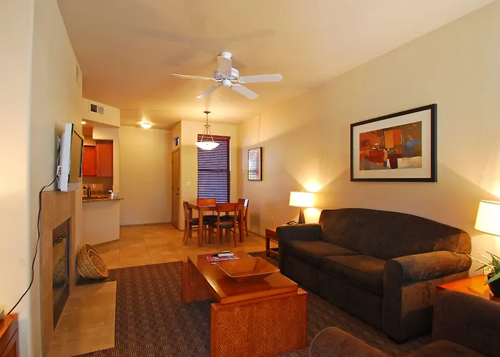 Hotel Raintree At South Mountain Preserve 3*