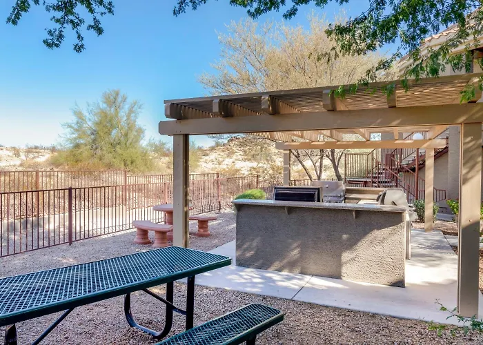 Hotel Raintree At South Mountain Preserve