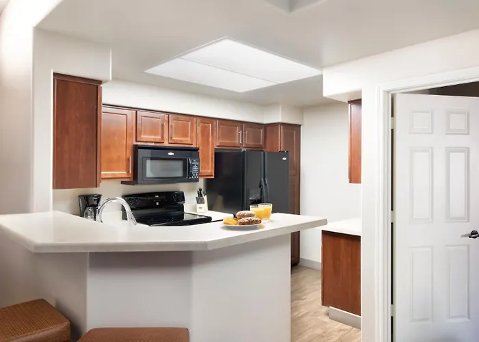 Hotel Raintree At South Mountain Preserve 3*